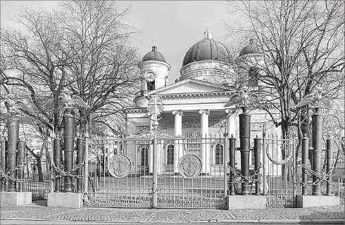 СпасоПреображенский собор В соборе в специальных стеклянных шкафах выставляли - фото 177