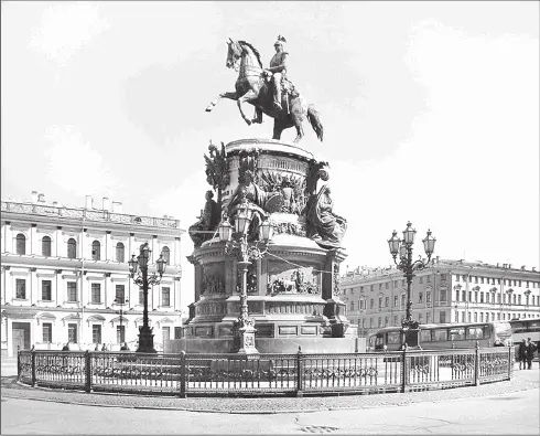 Памятник Николаю I В центральной части постамента можно видеть четыре - фото 199