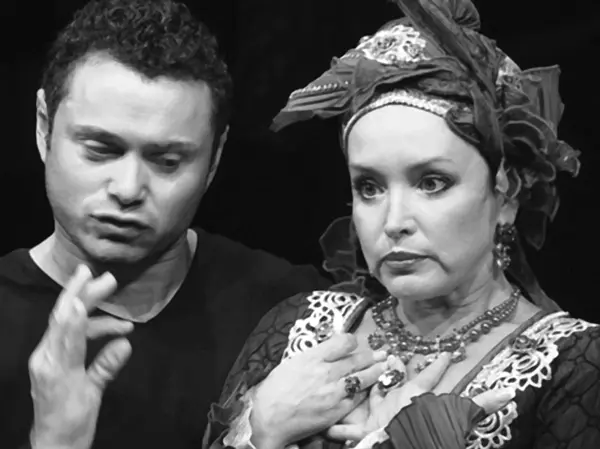 Андрей Носков и Анна Самохина в спектакле Виновник торжества Еще месяц назад - фото 131
