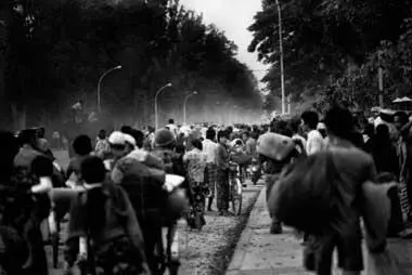 Исход населения из Пномпеня Апрель 1975 года Боец красных кхмеров - фото 22