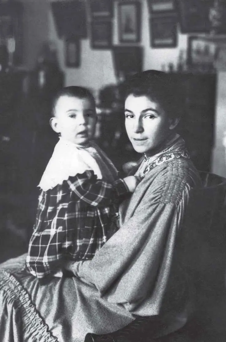 Софья Владимировна Олсуфьева с сыном Мишей Около 1904 Частное собрание - фото 20