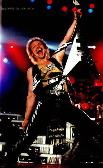 Crazy World Tour 19901991 гг　 The Wall Live in Berlin Берлин 1990 г На - фото 27