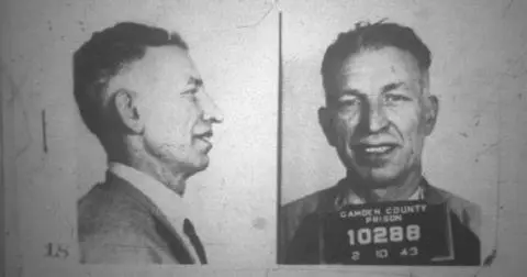 Mug shot of Frank La Salle taken upon the start of his prison sentence for the - фото 5