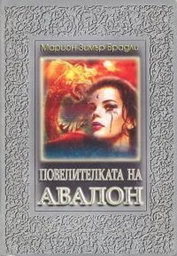 Мэрион Брэдли Повелителката на Авалон обложка книги