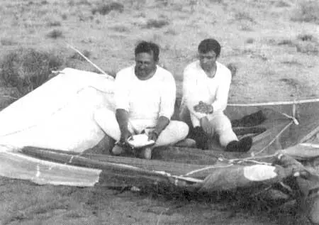 Двое суток без воды Июль 1973 г Испытатели Владимир Воронов и Михаил - фото 20