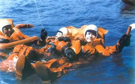 Смешанный экипаж проводит тренировки на море Под этим выводом после детального - фото 51
