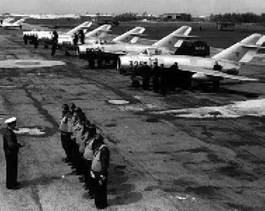 МиГ15 в Корее Кроме пилотов США в боях с советскими истребителями участвовали - фото 93