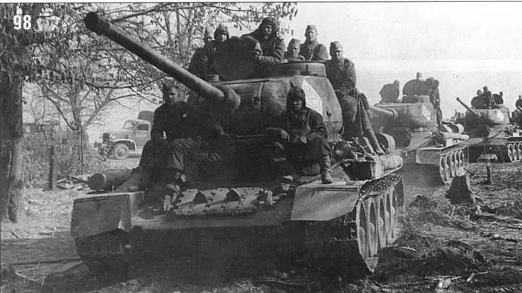 Танки Т3485 в районе Берлина 1й Белорусский фронт 27 апреля 1945 г - фото 120