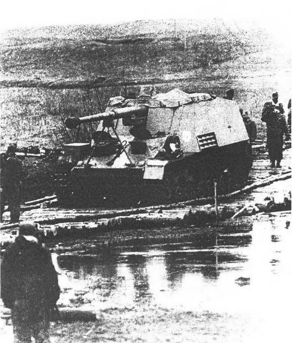 Nashorn дивизии Лейбштандарт Адольф Гитлер Белоруссия 1944 г sIG 33 - фото 92