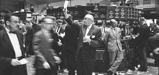 В офисе Merrill Lynch конец 90х После Азиатского кризиса 19971998 годов - фото 66