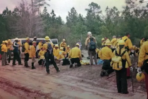 Fire crews Florida 3 and 4 in San Augustine County on March 19 2003the day - фото 61