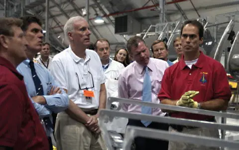 United Space Alliance chief engineer Warren Woody Woodworth red shirt - фото 71