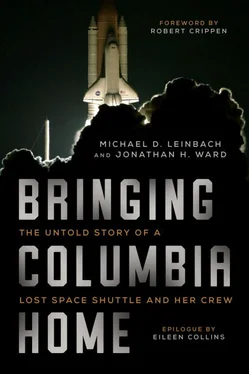 Michael Leinbach Bringing Columbia Home: The Untold Story of a Lost Space Shuttle and Her Crew обложка книги