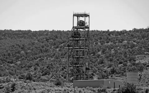 Headframe of the type common to most mines in the Ambrosia Lake area Large - фото 9