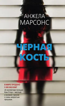 Анжела Марсонс Черная кость обложка книги