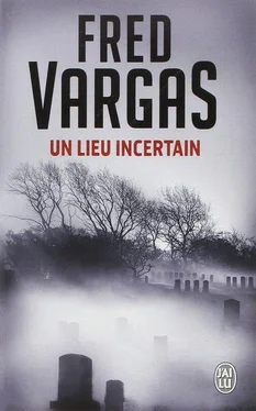 Fred Vargas Un lieu incertain обложка книги