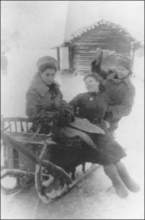 Rzhevskaya and comrades enjoying a lighthearted moment during the winter of - фото 6