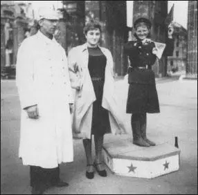 Rzhevskaya with a pair of traffic cops German and Russian large and small - фото 13