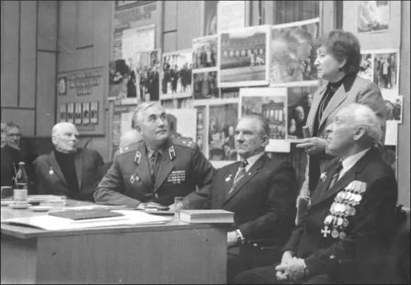Yelena Rzhevskaya at a 1986 conference in memory of Marshal Georgiy Zhukov His - фото 19
