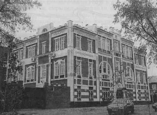 Банк ул Ленинская 28 Здание надстроено в 1950е гг Из крупных объемов - фото 61