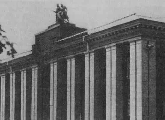 Главный фасад бывш клуба им Павших борцов революции 1947 г Затем ДК ПРЗ - фото 76