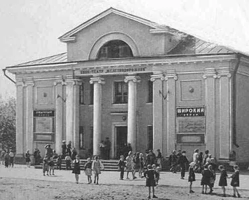 Железнодорожник первый широкоэкранный кинотеатр в Оренбуржье открыт в 1958 - фото 79