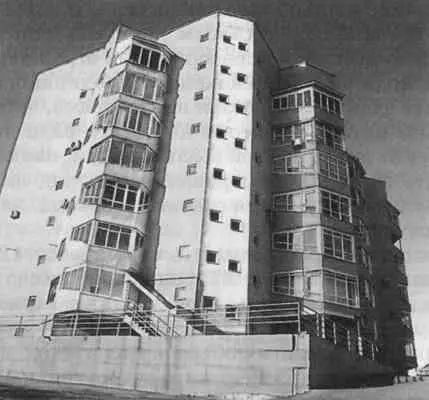 Современное многоэтажное здание вне исторического города На кольцевых улицах - фото 90