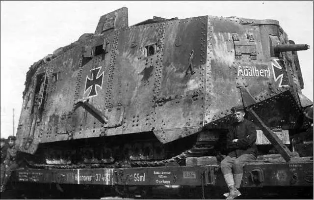 Танк A7V Adalbert из состава 3го штурмового отделения во время перевозки по - фото 5