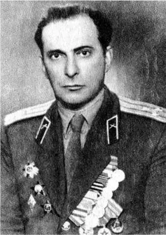 Полковник Деремян Амаяк Капрелович В боях на Варшавском шоссе командовал - фото 13