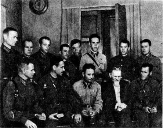 Председатель Президиума Верховного Совета СССР М И Калинин среди - фото 20
