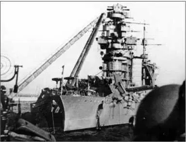 Поврежденный линейный корабль Октябрьская Революция 1941 г 5 и 6 октября - фото 15