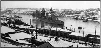 Линейный корабль Парижская Коммуна в Южной бухте Севастополя зима 194142 г - фото 27