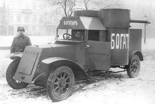 Броневик Остин 1й серии Богатырь 6го автопулеметного взвода на площади - фото 30