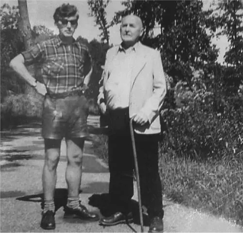 Topf and Sons operations director Gustav Braun right with his son Udo left - фото 19