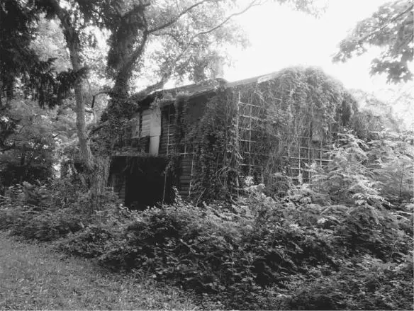 The small wooden house where Ludwig Topf stayed the night before he committed - фото 30