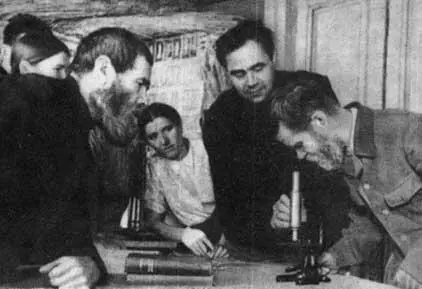 С начала 1930х гг в стране развёрнулось движение передовиков производства - фото 3