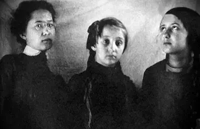 Сёстры Суок И Х Рухомовский П Е Коцебу Ю К Олеша - фото 90