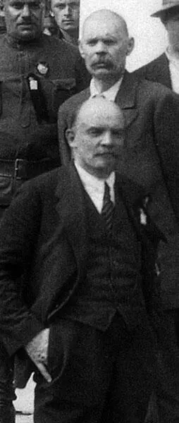 Горький и Ленин на II Конгрессе Коминтерна Смольный 19 июля 1920 г Кадр из - фото 40