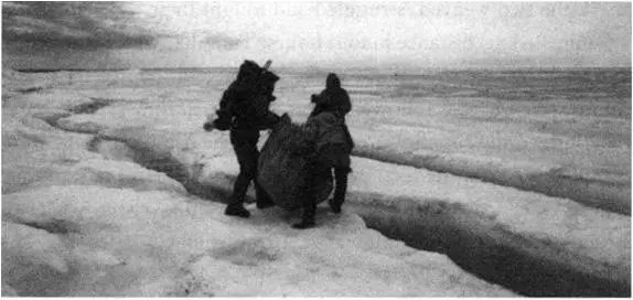 ABOVE Carrying survey supplies out onto the ice of Victoria Strait and BELOW - фото 9
