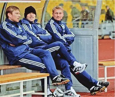 С А Спиваком слева и А Кержаковым 2007 г Игра за сборную ветеранов - фото 14
