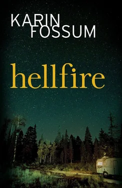 Карин Фоссум Hell Fire обложка книги