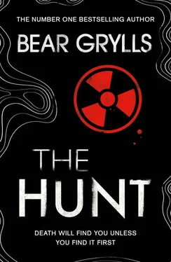 Беар Гриллс The Hunt [=The Devil's Sanctuary] обложка книги