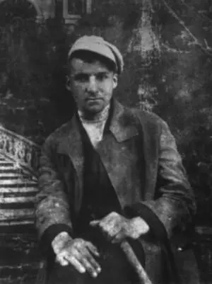 БеломороБалтийский канал первая литературная командировка 1935 В Ялте - фото 7