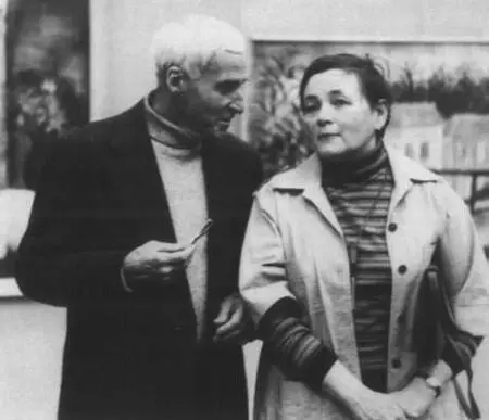 С Ларисой Жадовой мама дочерей Саши и Кати конец 1960х С дочкой - фото 15