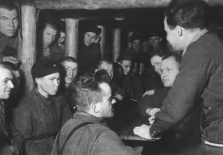 Среди бойцов Северный фронт 1941 В освобожденном Подмосковье конец - фото 20