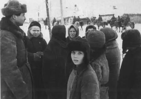 В освобожденном Подмосковье конец 1941го Лихой конник Крым 1942 - фото 21