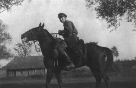 Лихой конник Крым 1942 Среди военных корреспондентов 1942 На доро - фото 22