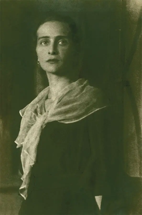 Людмила Владимировна Герман 1937 С отцом и дедом Павлом Николаевичем 1937 - фото 10