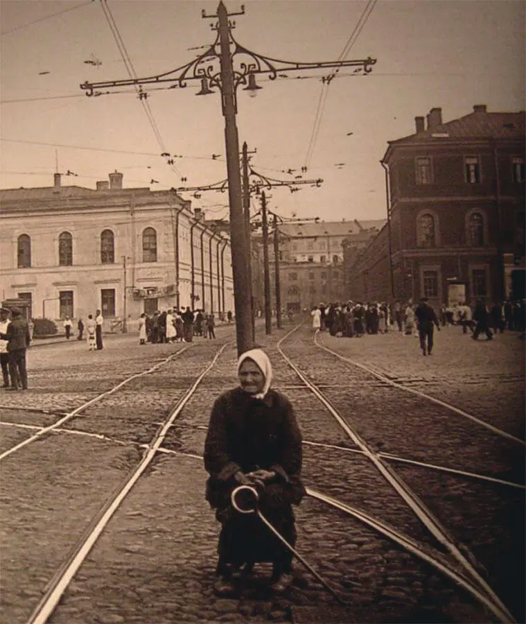 Площадь Труда Стрелочница 19301940е На больших перекрестках дежурили - фото 22