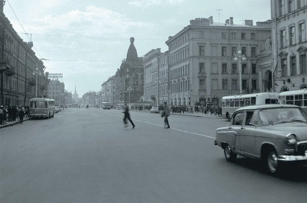 Невский проспект 1960е Один день вышел и в Романгазете и отдельным - фото 129